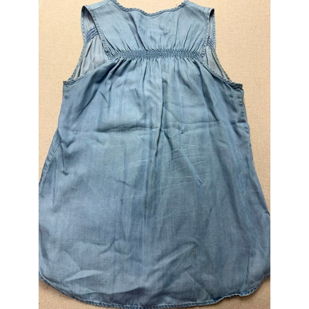 Gap Sleeveless Chambray Top V-Neck Smocked Light Wash Blue XS Good